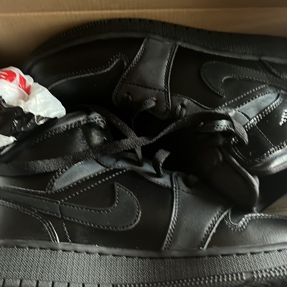 Jordan’s all black size 6 youth 7 women’s - Picture 7 of 9